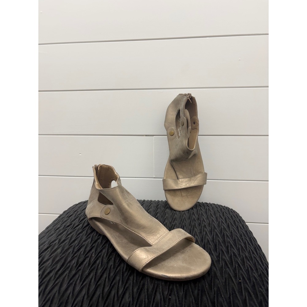 Boutique by Corkys Women's Sz 9 Amelia Gladiator Metallic Gold Sandals